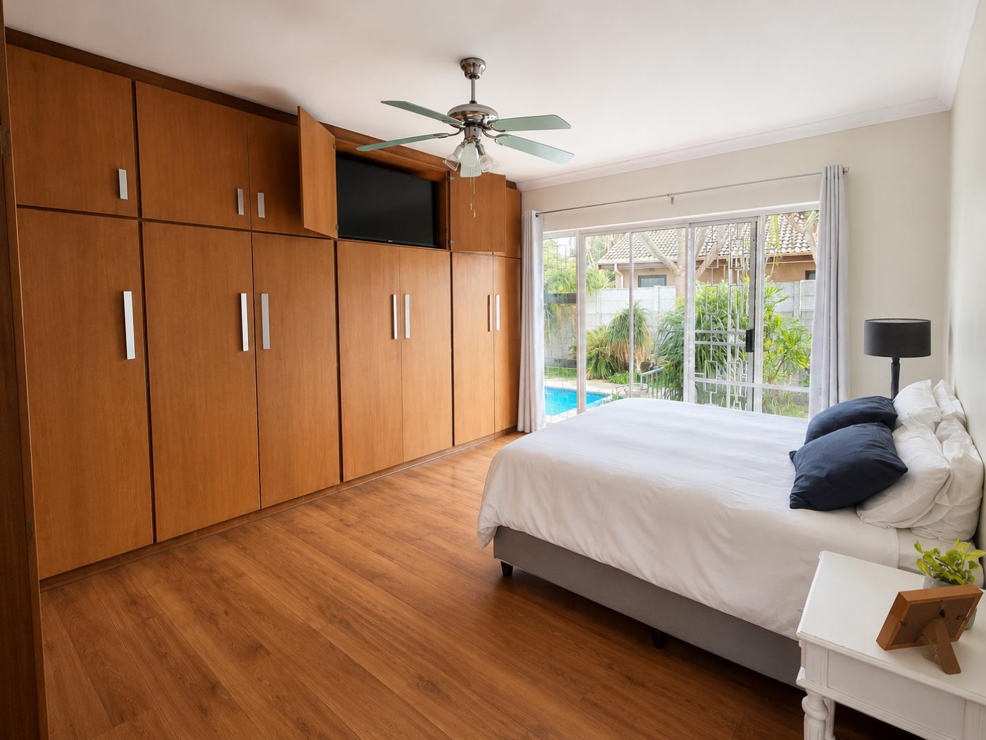 768519_MAIN_BEDROOM.png