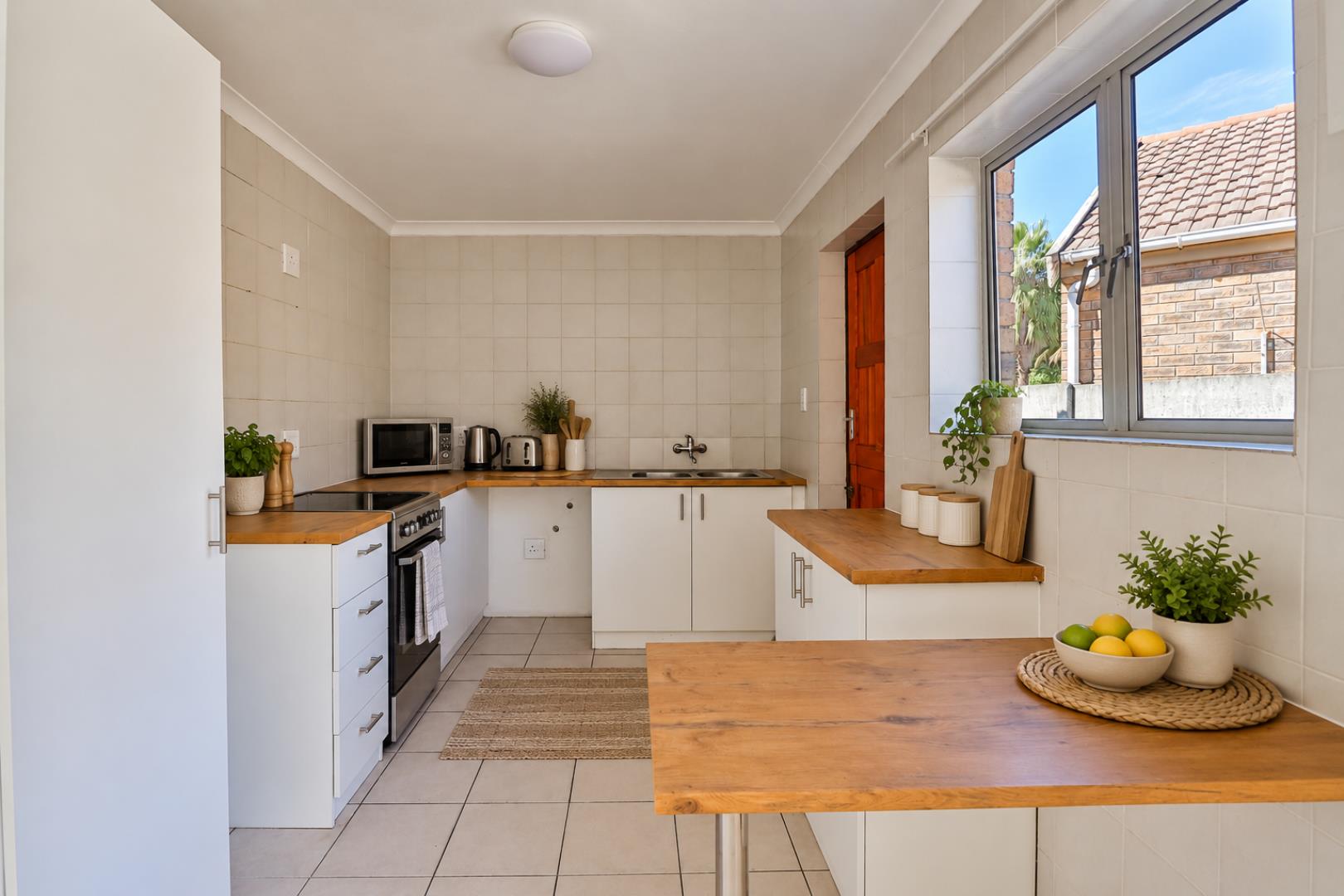 769177_Bright_Neutral_Galley_Kitchen.png