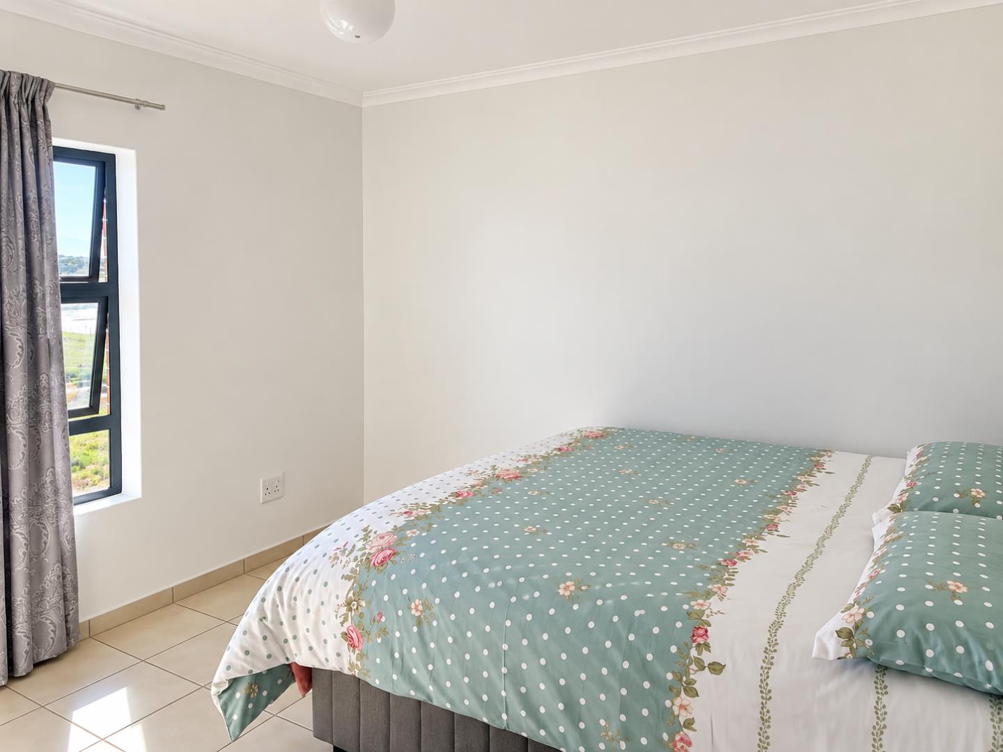 769280_Bright_Minimal_Bedroom_with_Floral_Bedding.png