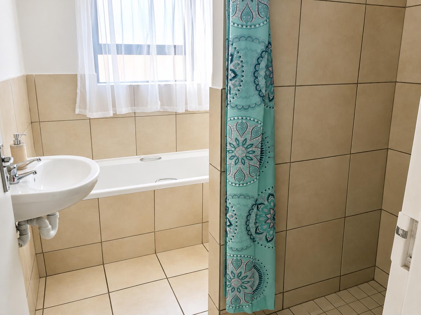 769280_Bright_Neutral_Bathroom_with_Teal_Shower_Curtain.png