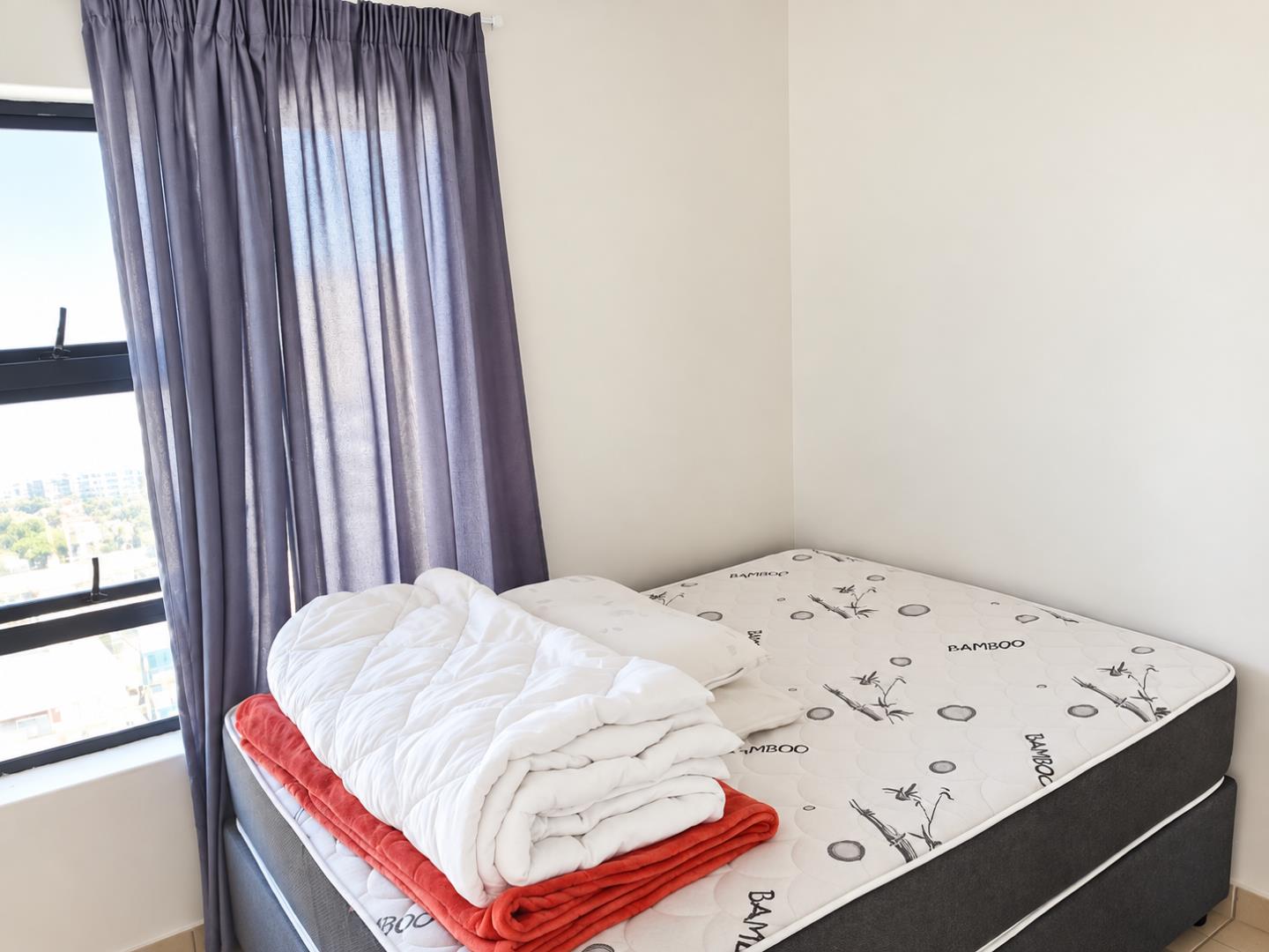 769280_Minimal_Bedroom_with_Bamboo_Mattress.png