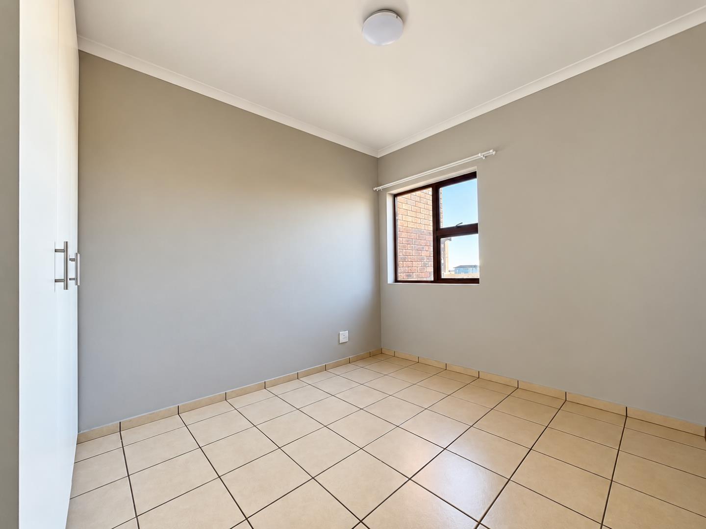 769655_Minimal_Modern_Empty_Bedroom.png