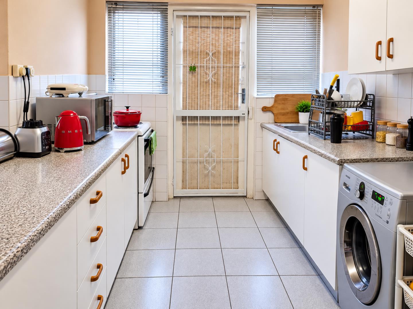 769695_Bright_Modern_Kitchen-Laundry_Galley.png
