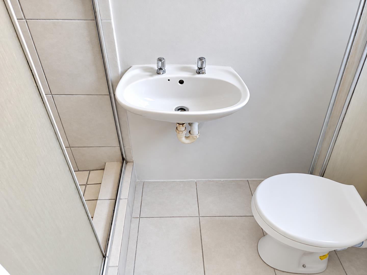 769788_Bright_Minimal_Bathroom_Corner.png