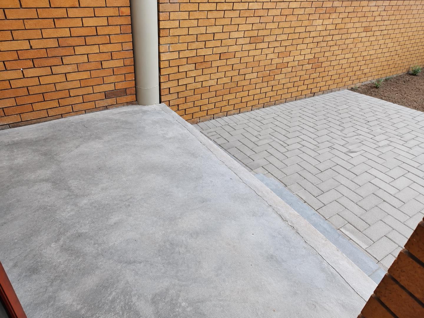 769798_Brick_Courtyard_Floor_Junction.png