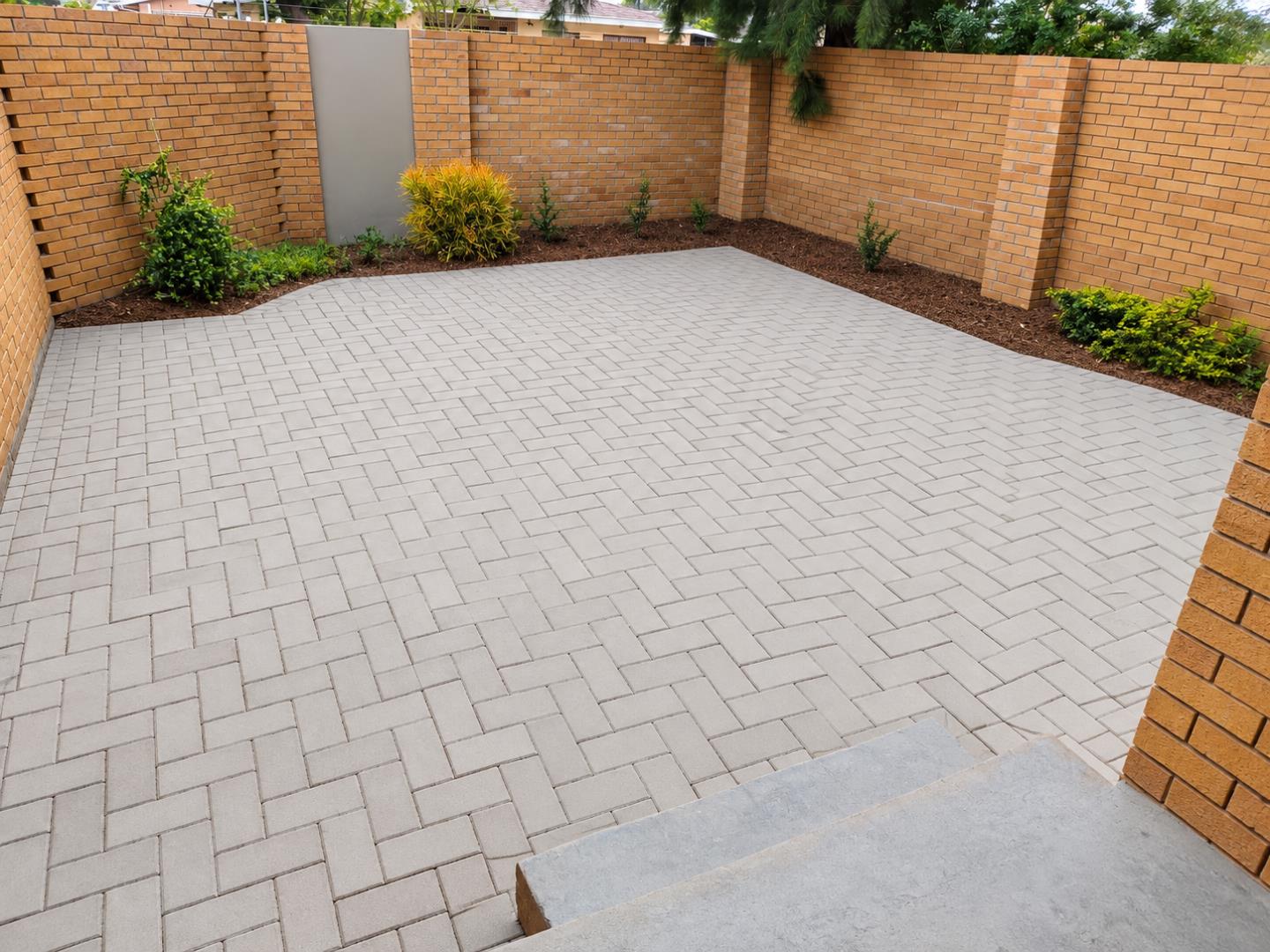 769798_Tidy_Brick_Courtyard_with_Herringbone_Pavers.png